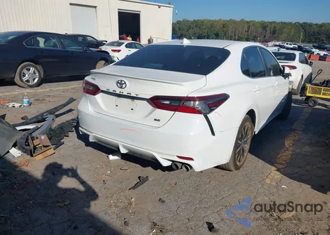 2021 Toyota Camry Se z USA, uszkodzony, nr VIN 4T1G11AK8MU599922